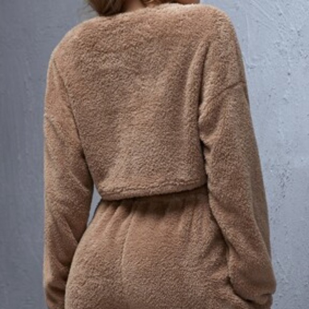 CASUAL DOLLZ Cropped Pullover & High-Rise Joggers - Picture 7 of 8